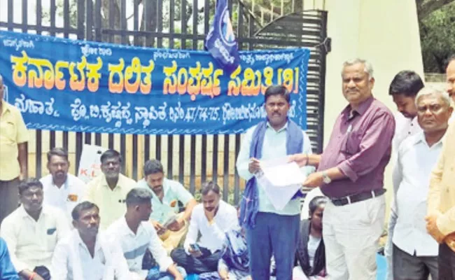 Karnataka: Villagers Protest Over Headmaster Molestation On Contract Teacher - Sakshi