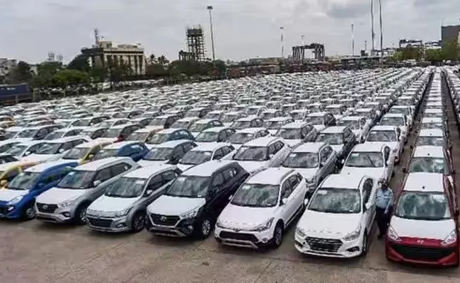 expecting 10 lakh car sales during festive season - Sakshi