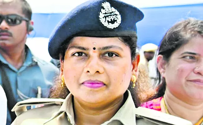 Central Government Award to SP Korlakunta Supraja - Sakshi