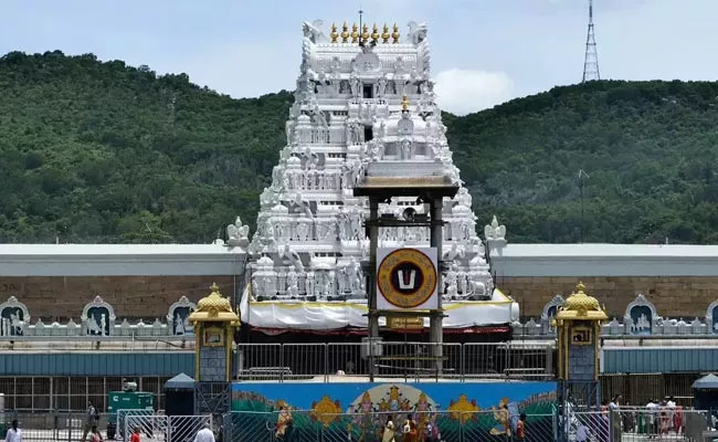 Tirumala Devotees Crowd Details August 16 - Sakshi