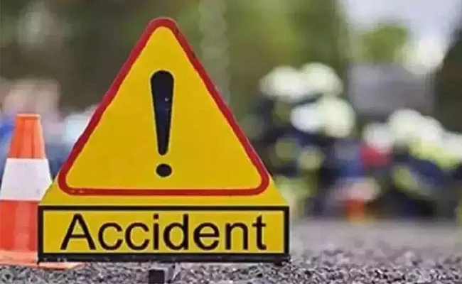 Karnataka: Bus Hits Bike, Girl Died In Road Accident - Sakshi