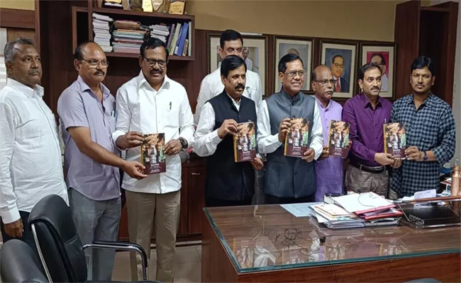 The History Of Telanagana Book Was Launched - Sakshi