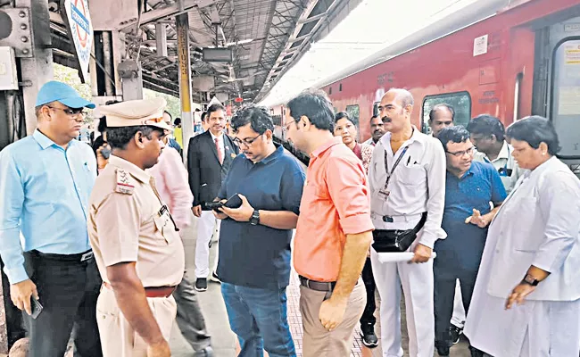 A technical glitch in Vandebharat - Sakshi