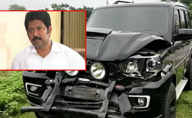 MLA Vallabhaneni Vamsi escapes unhurt as his convoy Collision - Sakshi