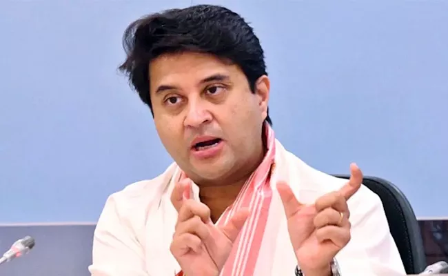 Jyotiraditya Scindia Loyalist Samandar Patel Returns To Congress - Sakshi