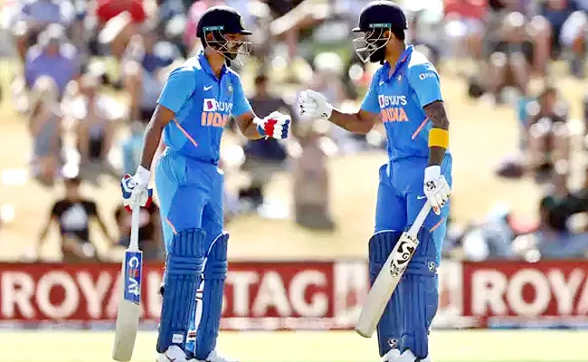 BCCI Says We-Dont-Take Risk-KL Rahul-Shreyas-Iyer Unlikely-Fit-Asia Cup - Sakshi