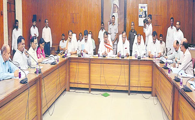 Telangana Assembly Speaker Pocharam Srinivasa Reddy Meeting On Upcoming Assembly Sessions - Sakshi