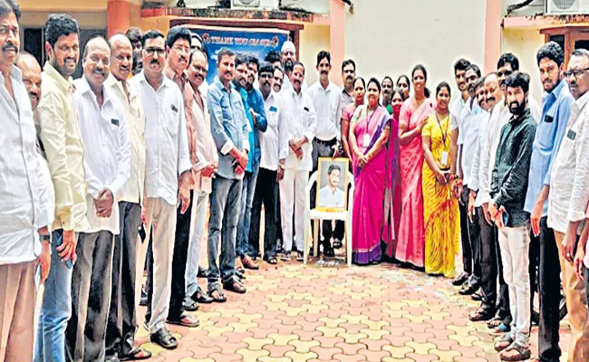 Contract Teachers Admire CM YS Jagan - Sakshi