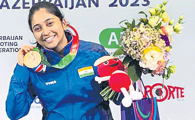 Mehuli to Paris Olympics with gold - Sakshi