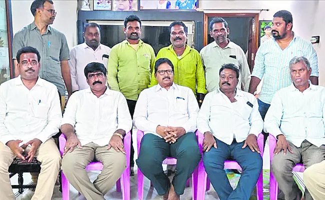 Many leaders gathered in Illendu appealed to leadership - Sakshi