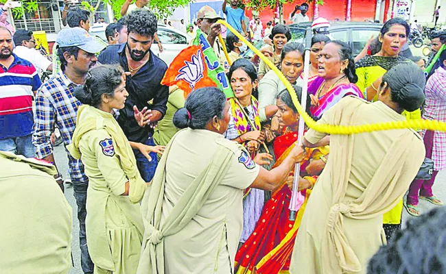 BJP attempt to besiege Minister Indrakaran house - Sakshi