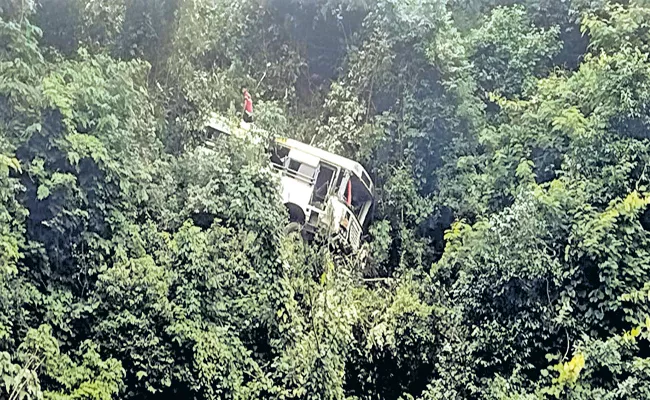 APSRTC Bus Accident In Visakhapatnam Paderu - Sakshi