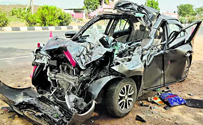 Car accident in ysr distrct - Sakshi