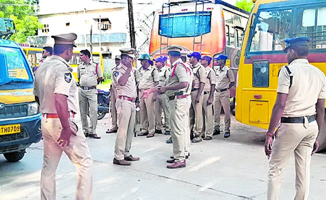 Blockade of construction work of college in Tadipatri - Sakshi