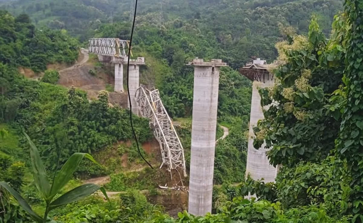 Workers Dead After Construction Railway Bridge Collapses In Mizoram - Sakshi