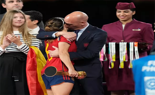 Spanish FA Chief Luis Rubiales Admits Kissing Footballer Tarnished The Celebration Of World Cup Win - Sakshi