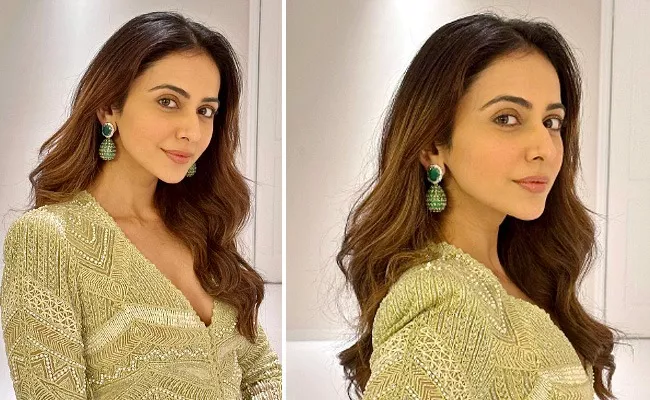 Rakul Preet Singh Buys Swanky New Mercedes Car Worth RS 3.50 Crore - Sakshi