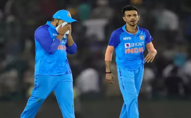 Harbhajan Singh Slams Yuzvendra Chahal Asia Cup Snub - Sakshi