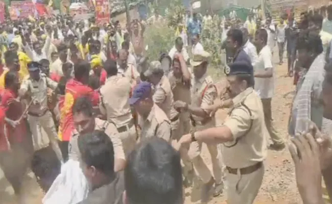 Tdp Activists Attacked Ysrcp Workers In Tukkuluru - Sakshi