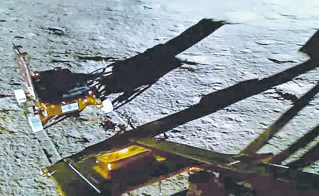 Chandrayaan-3: ISRO releases video of Pragyan rover crawling out of Vikram lander's belly on Moon surface - Sakshi