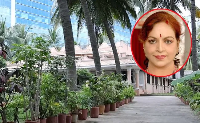 Tollywood late Director Vijaya Nirmala Home In Hyderabad - Sakshi