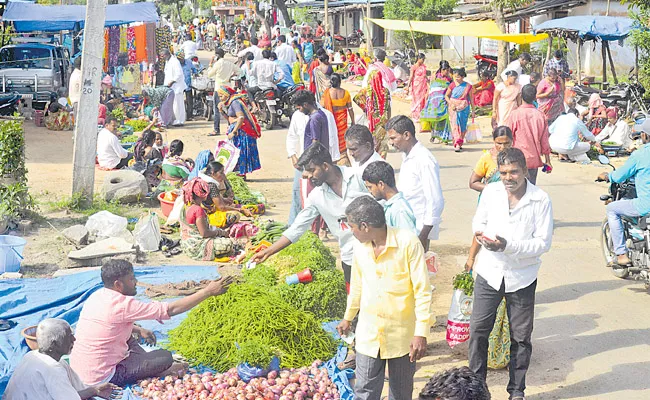 People fighting against the reservoir - Sakshi