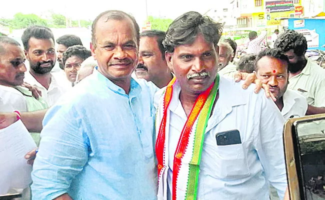 KomatiReddy VenkatReddy: Congress promises farm loan waiver upto Rs 2 lakh - Sakshi