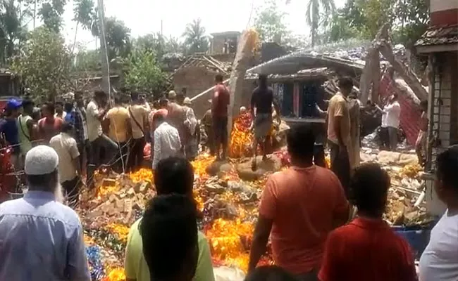 Massive Blast Rocked At Duttapukur In West Bengal - Sakshi