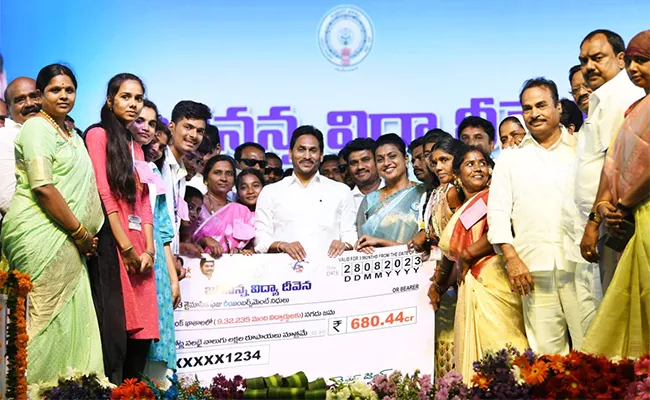 Jagananna Vidya Deevena CM YS Jagan Nagari Tour Live Updates - Sakshi