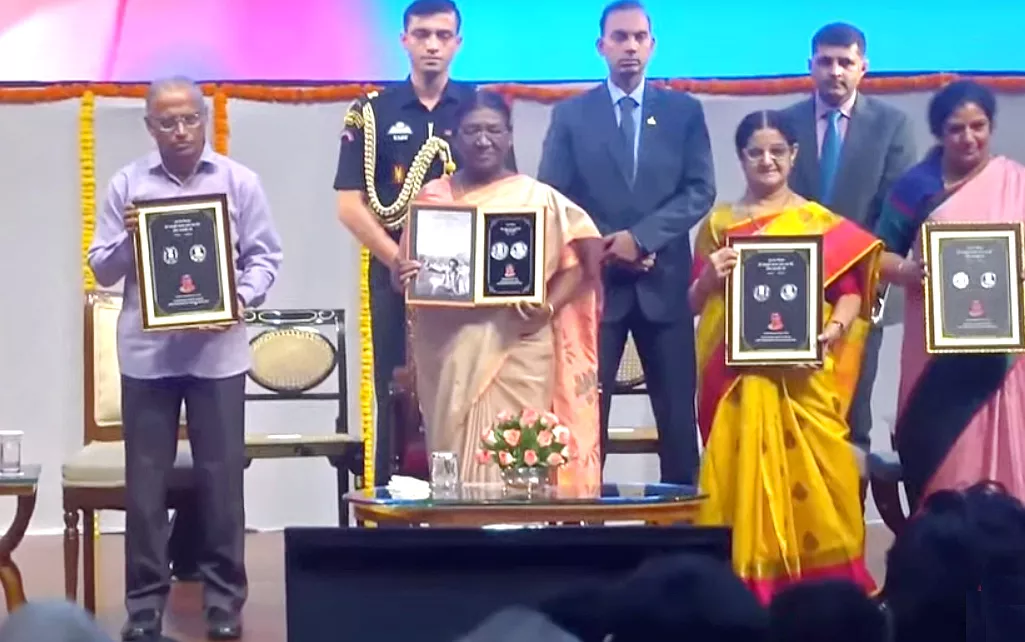 President Murmu Unveil NTR Commemorative Coin of Rs 100 - Sakshi