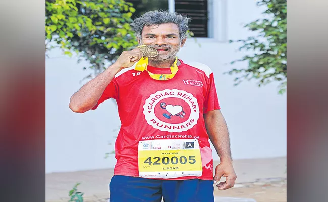 50 Year Old Heart patient Lingam Completes NMDC Marathon Hyderabad - Sakshi