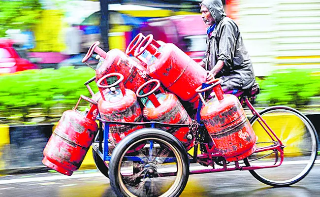 Cooking gas prices reduced by Rs 200 for a cylinder in India - Sakshi