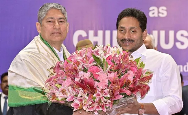 Cm Jagan Meets Ap High Court Cj Justice Dhiraj Singh Thakur - Sakshi