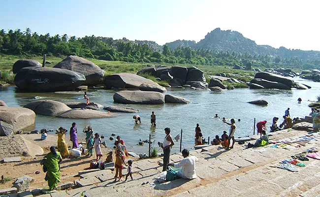 Devotees Are Having Trouble With Water In Mantralayam - Sakshi