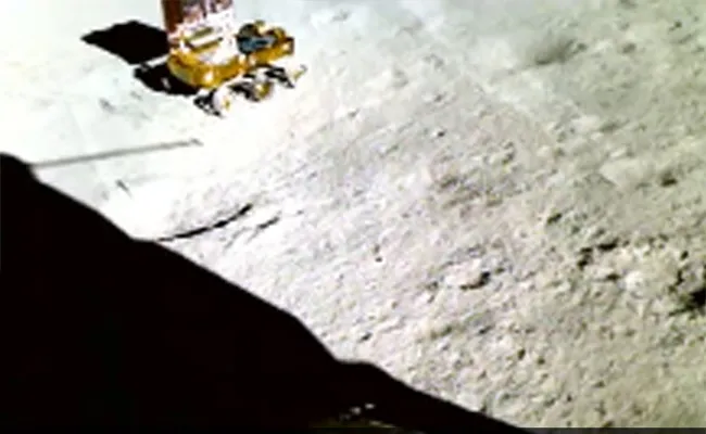 ISRO Latest Video On Rover Roaming On Moon - Sakshi