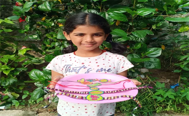 Girl From Godavari Khan Made Rakhi Herself For Her Younger Brother - Sakshi