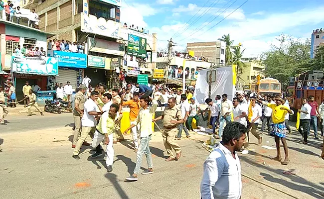 TDP Leaders Attacked YSRCP Workers At Annamayya District - Sakshi