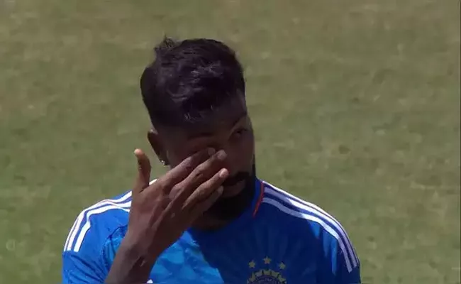 Hardik Pandya Gets Emotional During National Anthem - Sakshi