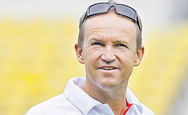 Flower as head coach of RCB - Sakshi