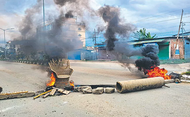 Manipur Violence: Injured In Clashes Between Protesters, Security Forces In Manipur Bishnupur - Sakshi