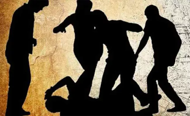 Villagers Attack On Sarpanch Suspicion Of Warangal Nallabelli - Sakshi