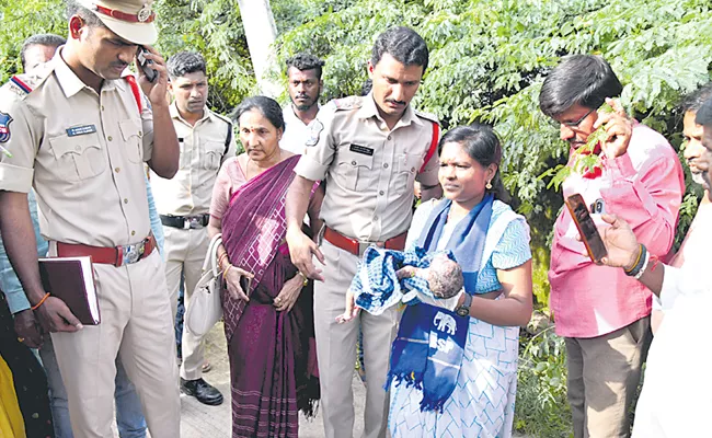 Dead body of a baby girl in the bushes - Sakshi