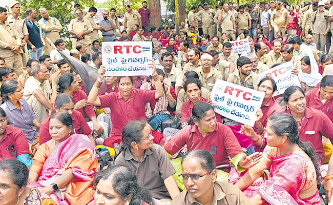 Chalo Raj Bhavan of RTC workers - Sakshi