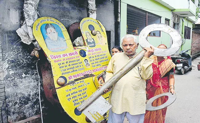 Aligarh artisan makes 400 kg lock, world largest handmade lock, for Ram Mandir - Sakshi