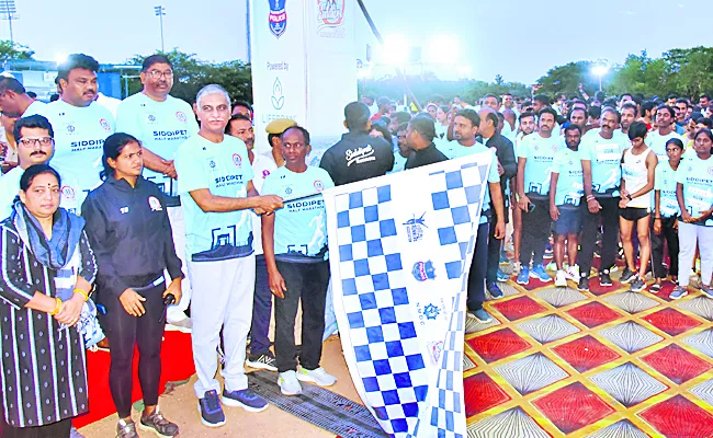 Minister Harish Rao Participating Half Marathon - Sakshi