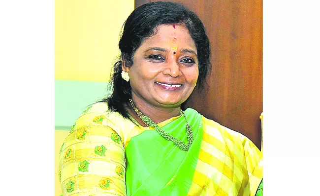 Governor Tamilisai Approves RTC Merger Bill After Meet with RTC Higher Officials - Sakshi