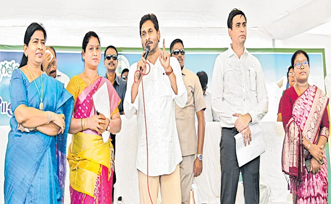 CM YS Jagan Tour At Alluri Sitaramaraju Eluru districts in flood areas - Sakshi