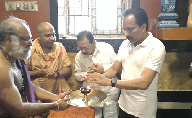 Isro Chairman Performs Special Puja At Chengalamma Temple Sullurpeta - Sakshi