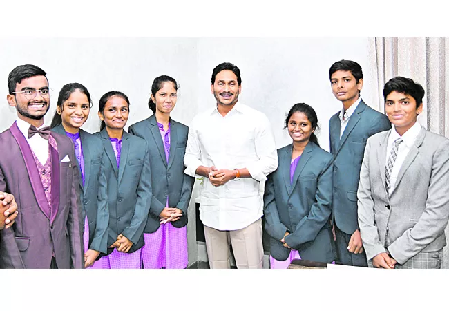 Five gurukula students for American studies - Sakshi