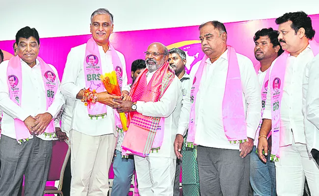 Minister Harish Rao comments on Congress and BJP - Sakshi